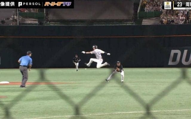エンドランじゃなかった！？“跳躍力MAX”の神走塁…ソフトバンク周東が明かす“衝撃プレー”の真実