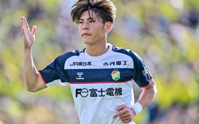「もう、これ海外いくだろ」J2得点王レース独走の千葉FW小森飛絢のダイレクトボレー弾への称賛続く！「2人股抜き神コース」「うますぎるだろシュート」の声