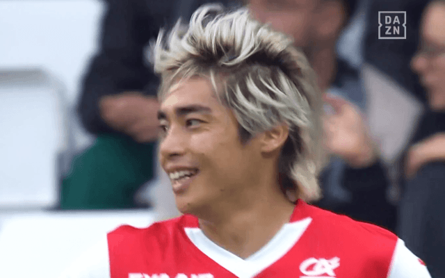 “超反応ゴール”の伊東純也、ベスト11を“ダブル受賞”！「天井にぶち込んだ」韓国代表FWらと並びリーグアン６節で栄誉