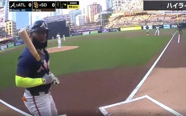 どこ見てんだよ！ 打者ブチキレの瞬間「逃げて！」 大谷翔平のライバル・オズナのド迫力映像が「怖すぎる」