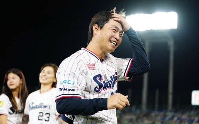 青木宣親がバットを贈った“特別な2人”　記した言葉…最後の練習でハグ「感謝しています」