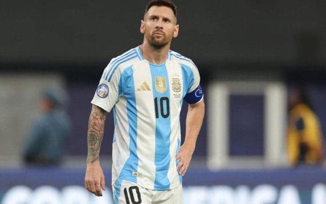 メッシが復帰！首位を走るアルゼンチン代表が招集メンバーを発表【2026年W杯南米予選】