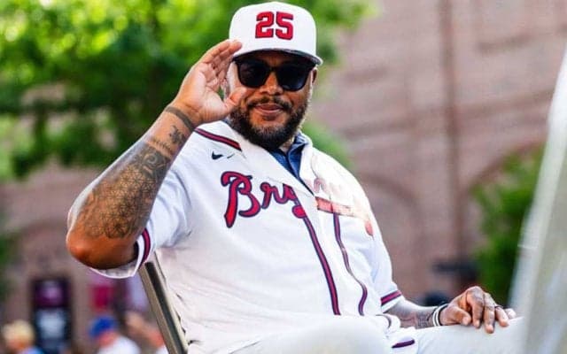 観客席にいた“大物OB”に日本人注目「懐かしい」　中継映り「まだHR打てそう」