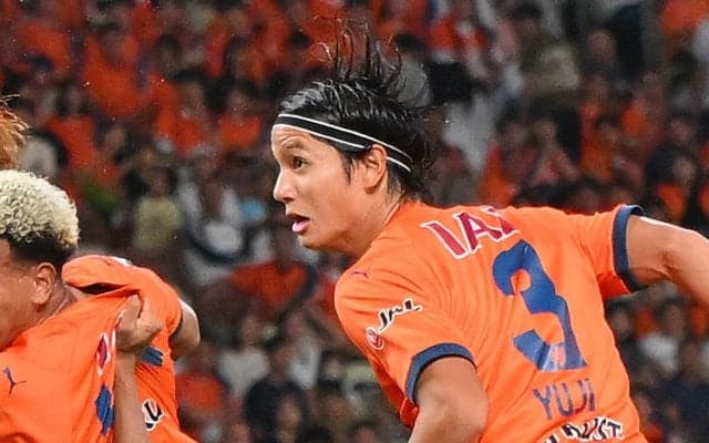 満員の国立競技場で蘇る昨季昇格プレーオフの「事件」の記憶 微妙な判定に異を唱えるメディアはなかった