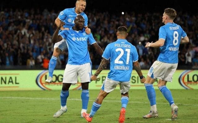 ルカク1G2Aのナポリが連勝中のコモを退けて首位キープ【セリエA】