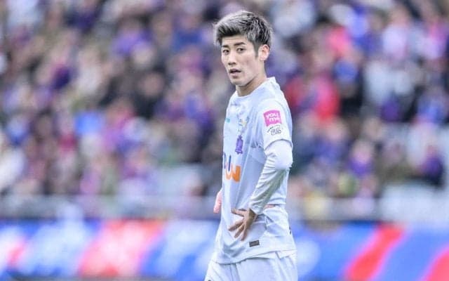 「高すぎる!!強すぎる!!」J1広島のエアバトラー荒木隼人の強烈劇的ヘッドV弾に「これはYAVAY」の声！ 香港でのACL2の一戦に「サポとの距離めっちゃ近！裏山！」とも話題に