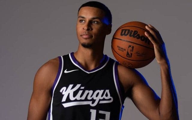 キングスが先発フォワードを務めるキーガン・マレーの4年目の契約を行使