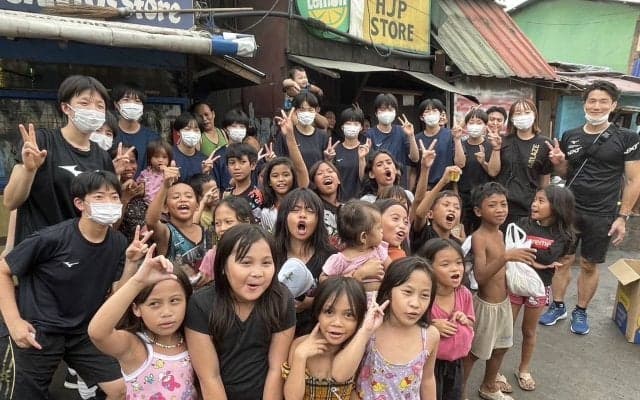 就実高が再認識した「バレーができる感謝」 フィリピン遠征で「どうしても知ってもらいたくて」と向かった先