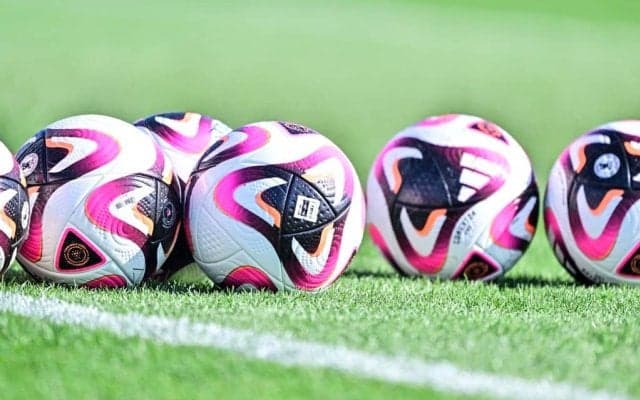 この水着が1番すきー」「可愛すぎる」J1“王手”クラブのスタジアムMCを務める「人気女優の青ビキニ全身フレッシュ姿」にファン歓喜！「ポニテ可愛すぎる」「美しい」と絶賛