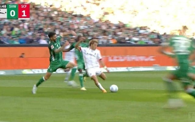 メッシかよ！ 堂安律、急加速カットイン→敵に囲まれながら“確信ゴラッソ”の瞬間「ガチでエグい」 \"堂安ゾーン\"からの左足ゴールで「気持ちよすぎ」