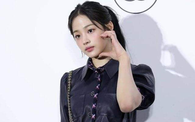 黒髪美女の“魔球”に騒然「これはヤバい笑」　まさかの手元に注目「おもろい」