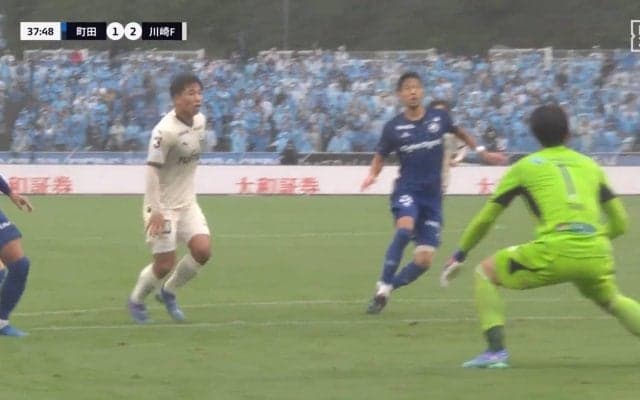 「どうした」町田GK谷晃生、痛恨のパントキックミスで失点の起点に「プレゼントパスだ」 川崎FWの超絶“ウイイレループ”で逆転弾を許した瞬間