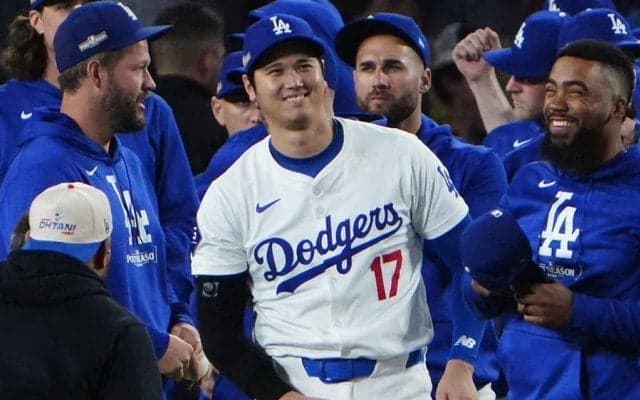 大谷翔平、由伸イジリ炸裂「おいぃぃぃ〜」　“失意”の後輩をタッチで激励