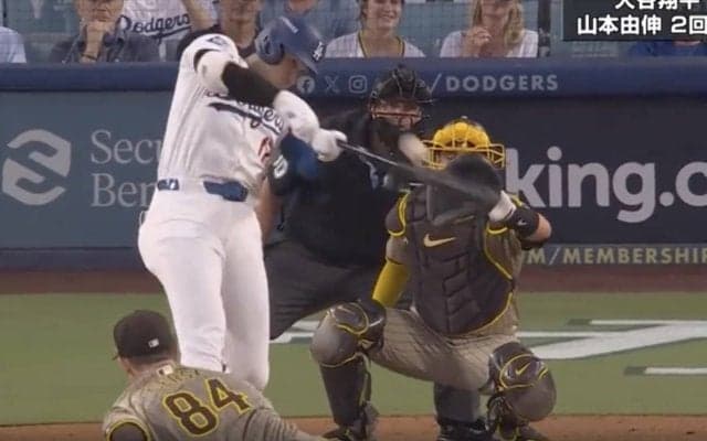もうワケ分からん… 大谷翔平、衝撃“PS1号”が「エグすぎ」 ありえない“悪球打ち”に球場ドン引き…「それ打つか？」