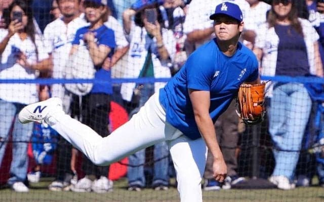 大谷翔平、術後最長70mのキャッチボール　地区S前でもリハビリ…松井裕樹と談笑も