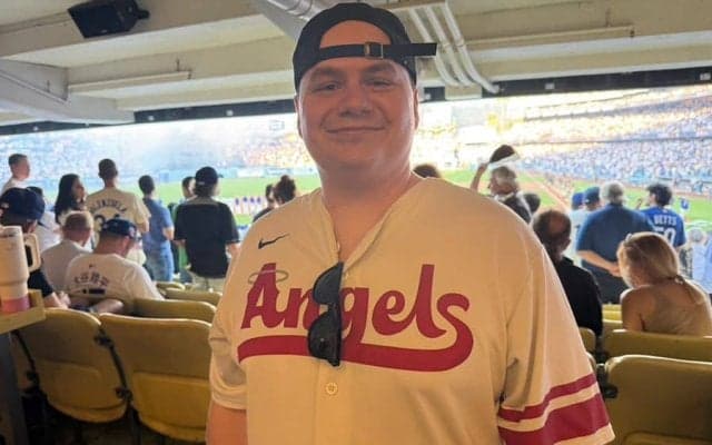 大谷翔平初の夢舞台に紛れたエ軍ユニ　複雑な思いも…見届けた初舞台「ド軍でハッピー」