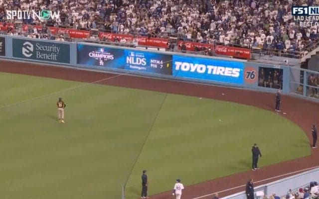 大谷翔平“最大のライバル”が「不気味すぎる」…大ブーイング&物を投げられても笑顔で“神対応”の一部始終「煽ってるw」