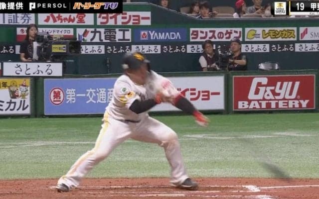 まさかの…打つ前にバット投げ！？ソフトバンク・甲斐拓也が明かす“衝撃プレー”の真実