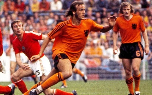 オランダのレジェンドがアルジェリアで急逝…クライフらとプレーしたニースケンス氏が73歳で帰らぬ人に