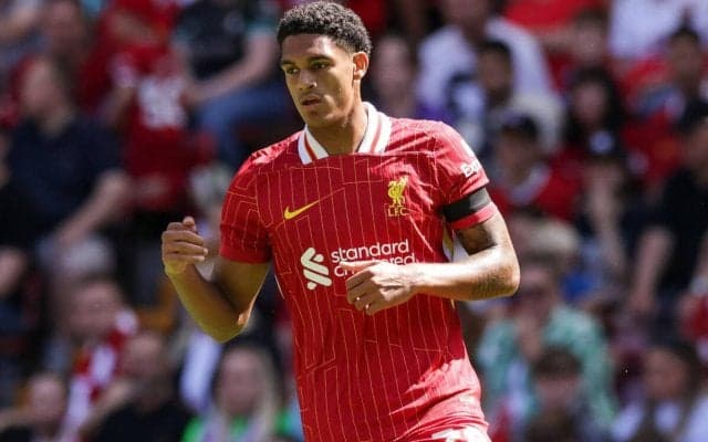 リバプールが生え抜きのイングランド代表DFクアンサーと新契約締結