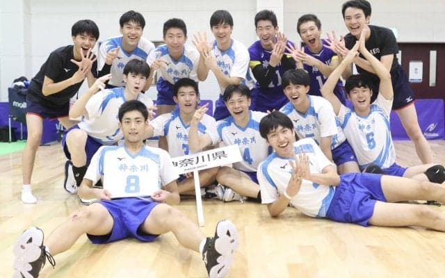 慶應義塾高中心の神奈川県が鎮西高単独の熊本県に2-1で勝利　18本のブロックラッシュで同校初の全国ベスト8入り