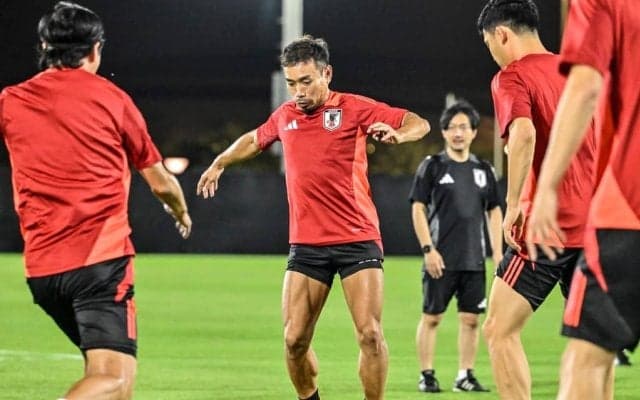 「このままマフィア映画に出れる」長友佑都の日本代表公式スーツ&サングラス姿にファン沸騰！「イタリアのお洒落なオジ」「西部警察のデカみたい」などの声