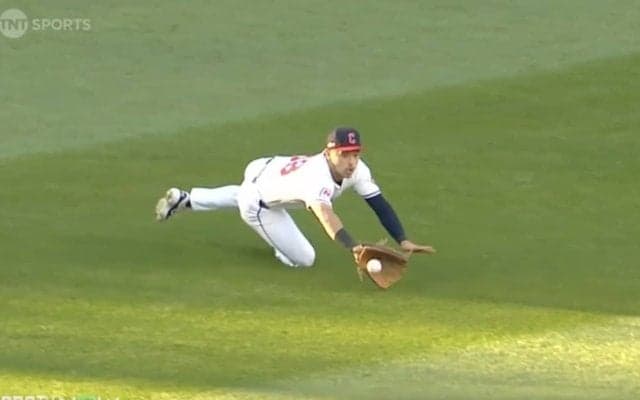 侍ジャパン待ったなし！ “リトル・イチロー”の神守備が「エグすぎ」 地面スレスレ… ダイビング“スーパーキャッチ”「本物のイチローかよ」