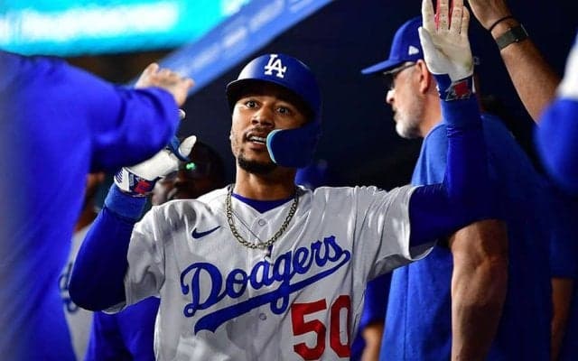 ベッツ、復活のPO1号　HRキャッチの悪夢よぎるも…30打席ぶり安打に大谷も喜び