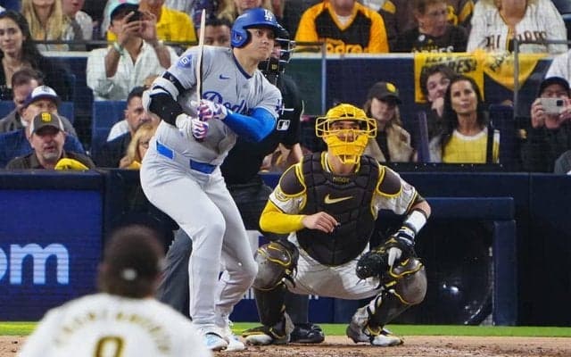 大谷翔平、8打席ぶり安打…バット折られながら意地　ヘルナンデスの満塁弾で生還に雄叫び