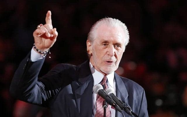 ヒートが球団へ加わって30シーズン目を迎えたパット・ライリー氏へ敬意を表す