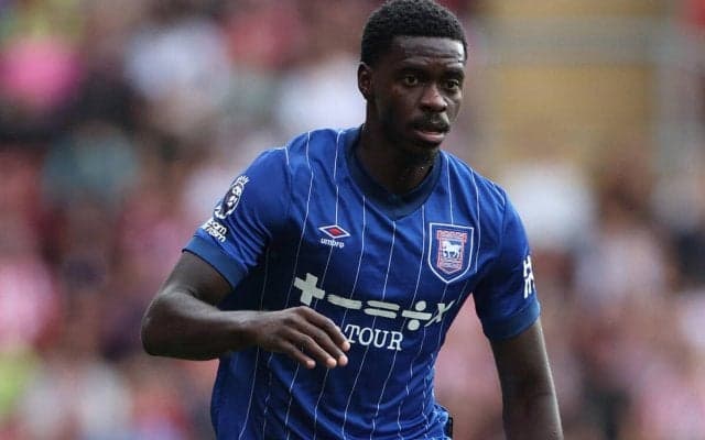 皿洗いのせいで手術し1カ月離脱!? イプスウィッチのDRコンゴ代表DFがまさかの負傷