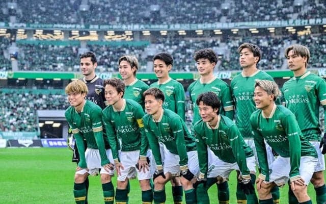 「始祖鳥＋太陽カッコ良すぎる」J1東京Vの「浦和戦限定・特別ユニ」にファン興奮！「反則だよ」「コレ来年のユニでいいよ!!」などの声