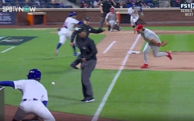 何が起きた？ ボールボーイに“想定外のアクシデント”「怖すぎる」 リンドーアの爆速打球が“直撃未遂”「もはや凶器」