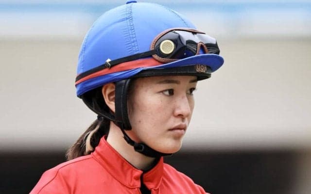 藤田菜七子騎手 スマホ使用で騎乗停止