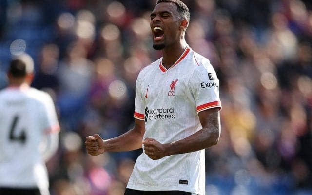 「新監督の下で本当に幸せ」リバプールで絶対的主軸に成長のグラフェンベルフ、新体制下での手応えを強調「スタイルに本当に満足」