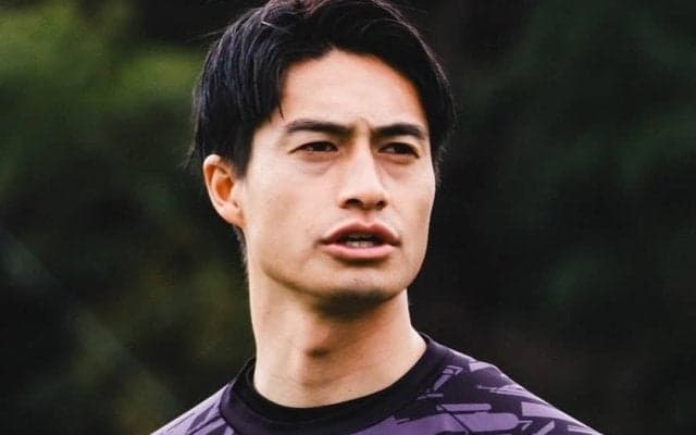 ｢目ん玉飛び出るくらい美人｣ウクライナ戦MVPの元サガン鳥栖GK、サロモ系美女と入籍｢顔出し夫婦ショット｣に反響続々