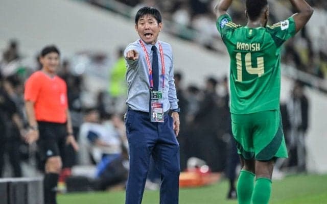 サウジアラビア戦の1時間40分前に森保一監督がサポーターに送った「ハンドサインと言葉」とは……サッカー日本代表の超アウェイ戦を前に自ら近づき、共闘の言葉を交換