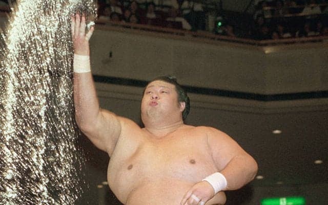 【平成の名力士列伝：水戸泉】豪華な塩まきと取り口で多くのファンの心を掴んだ名関脇の激動の相撲人生