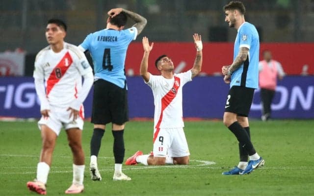 ペルーが勝ちから遠ざかるウルグアイ撃破！ 終盤の先制弾で南米予選初白星【2026年W杯南米予選】