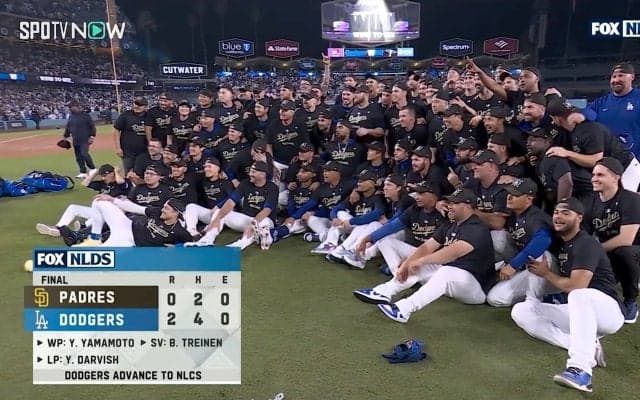 大谷翔平を探せ！歓喜の記念撮影で“またも”「消えた」 由伸は「どこだよ！」ド軍勢揃いもネット上で捜索劇再び