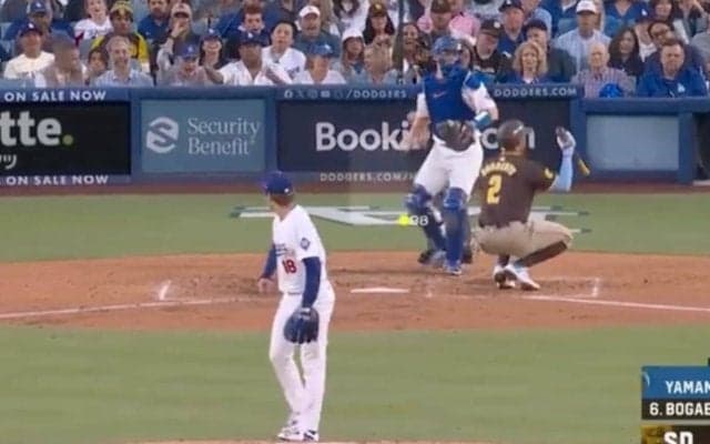 どこ見てんだよ！ 山本由伸が「無双状態」 絶妙コースに“渾身のストレート”… 相手打者の様子がおかしくなる