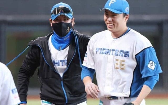 これぞ新庄剛志監督の“勝負勘”か　日本ハムCSファイナル進出を引き寄せた「魂の継投策」