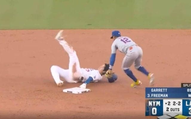 何が起きた？ 大谷翔平、イライラ走塁→“想定外のアクシデント”「吹っ飛んだ」 オーバーラン気味に“爆速盗塁死”… 球場騒然