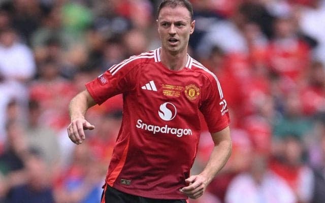 不振ユナイテッドは守備陣に離脱者続出中…大ベテランDFエバンスが左SBで起用される可能性も？