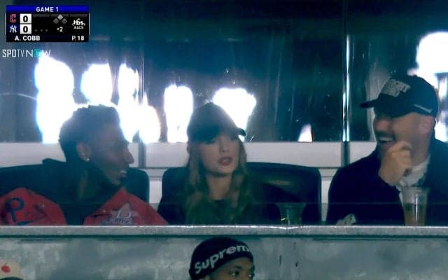 ヤ軍、ソトの豪快弾にテイラー・スウィフトが大喜び！ 世界的「歌姫」の観戦姿に中継＆ファン注目「もっと映して」