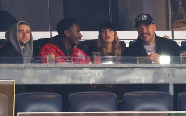 “NY電撃観戦”の世界的歌手が「可愛すぎ」　アスリートの恋人と大興奮…「来てんのか」