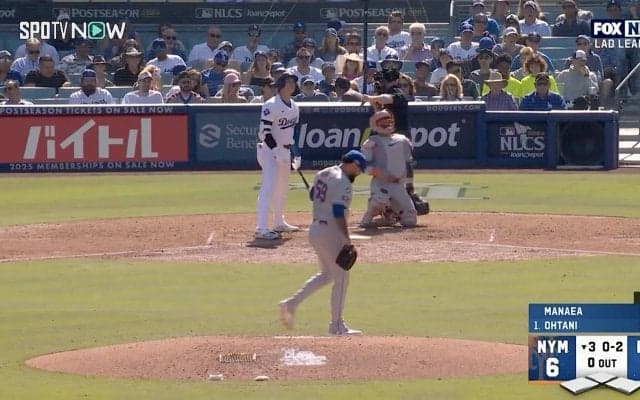 一体何者なんだ！？大谷翔平が首振り憮然 「三冠投手」激似フォームで覚醒…“変則左腕”にネット騒然「打ち辛そう」