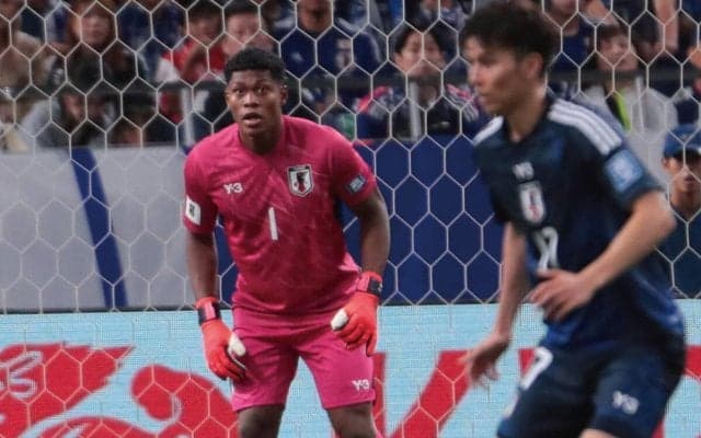 「失点したら、その後の立ち振る舞いが大事」ブレずに声がけを続けたGK鈴木彩艶「攻撃陣を信じました」