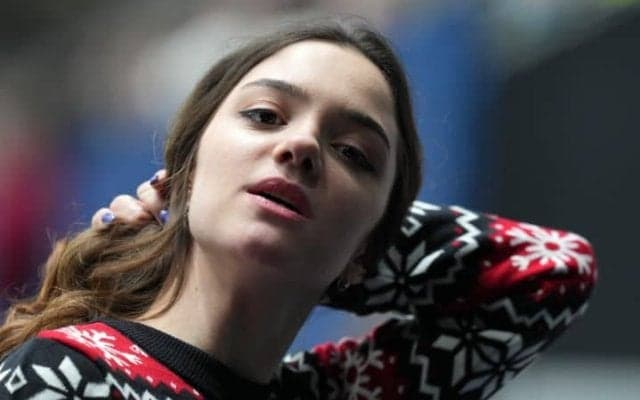 「完璧なレディ」フィギュア元世界女王、24歳の“近影”にファン衝撃！大人なポニテ姿を披露　大の親日家でもお馴染み