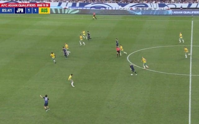 エグすぎる！伊東純也、ピッチを斜めに切り裂く爆速70mドリブル→“ランス兄弟”中村敬斗と欧州最高峰のワンツーで大チャンス演出「すごすぎてオモロい」